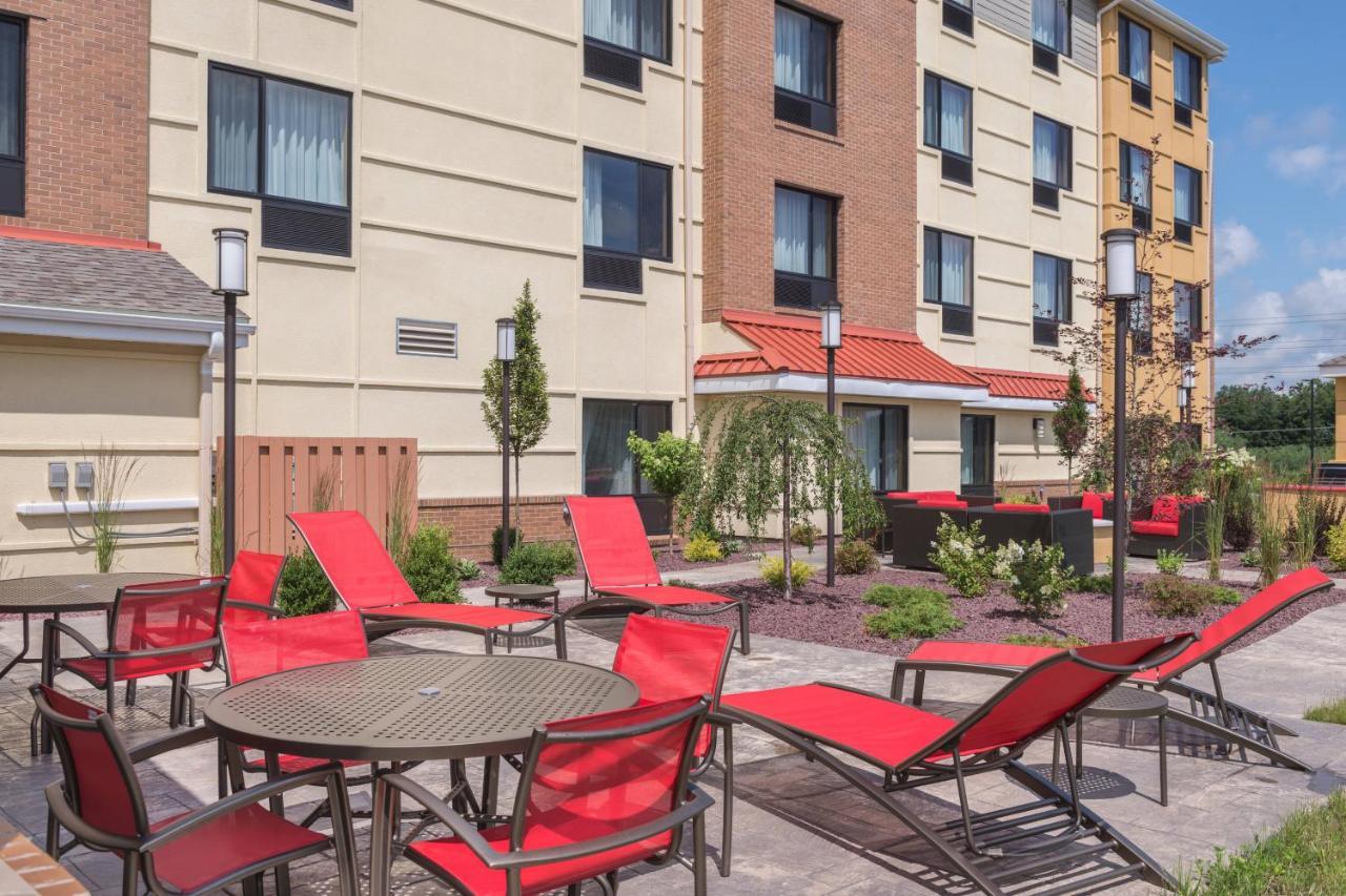 Towneplace Suites By Marriott New Hartford Exterior photo