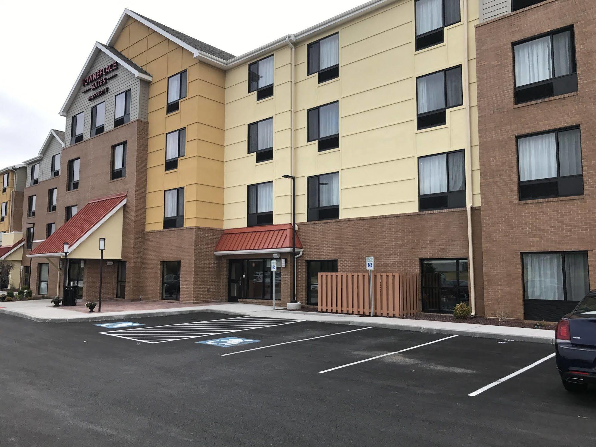 Towneplace Suites By Marriott New Hartford Exterior photo